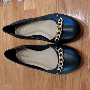 Aldo Elegant Black Cushioned Ballet Flats with Gold Chain Accent
